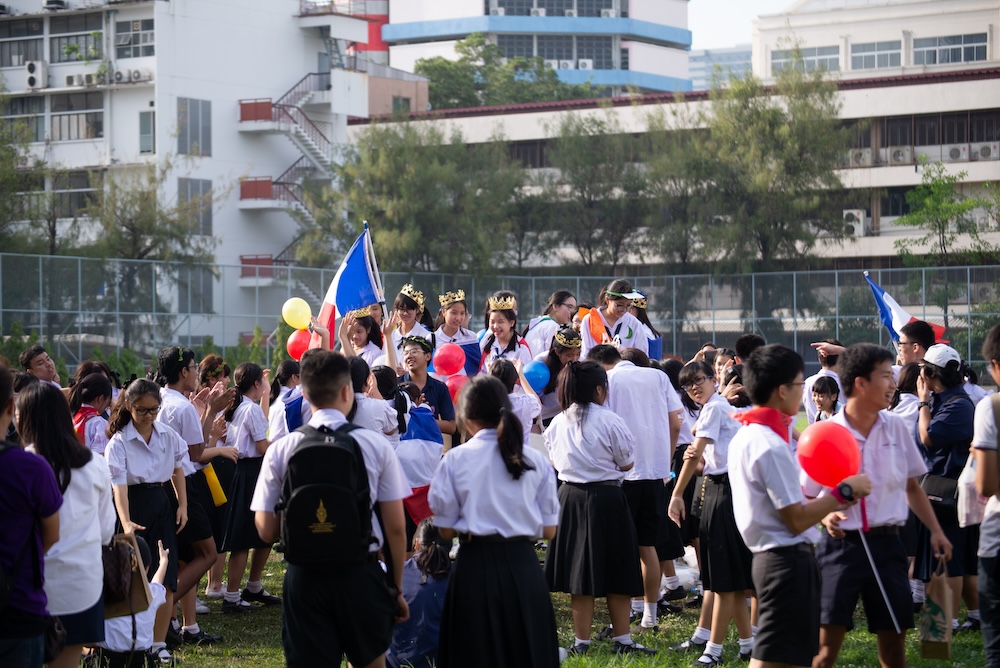 นักเรียนดีใจเมื่อได้รู้คะแนนสอบเข้าเตรียมอุดม