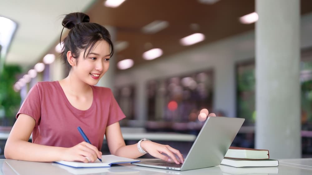 นักเรียนสมัครเรียนคอร์สคณิตศาสตร์ เพื่อเตรียมสอบ A‑Level คณิตศาสตร์ประยุกต์ 2 